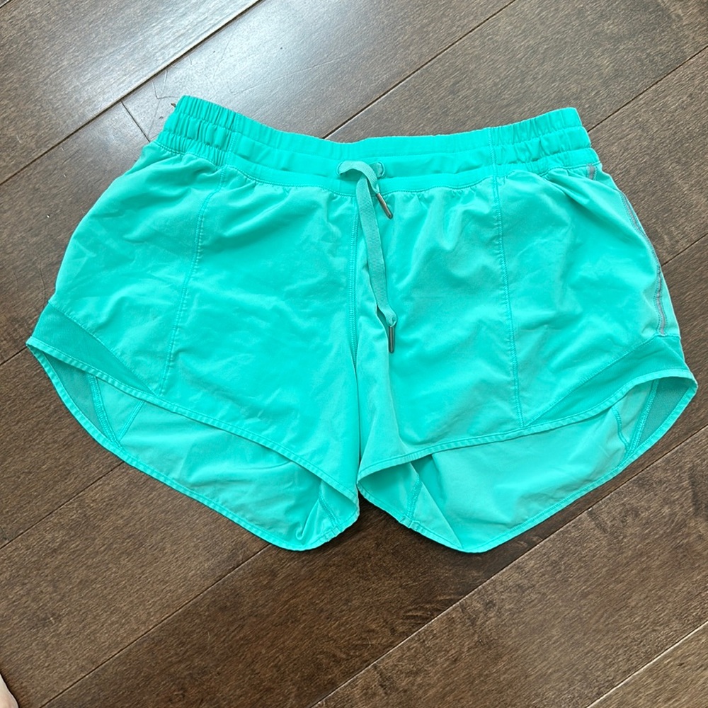 Lululemon size 10 shorts with liner